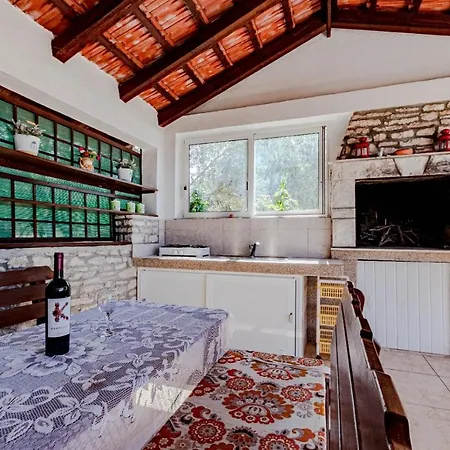 House With A Parking Space Cove Stratincica, Korcula - 21558 بيت للعطل *